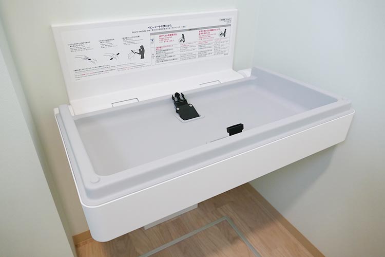 授乳室　ベビーシート